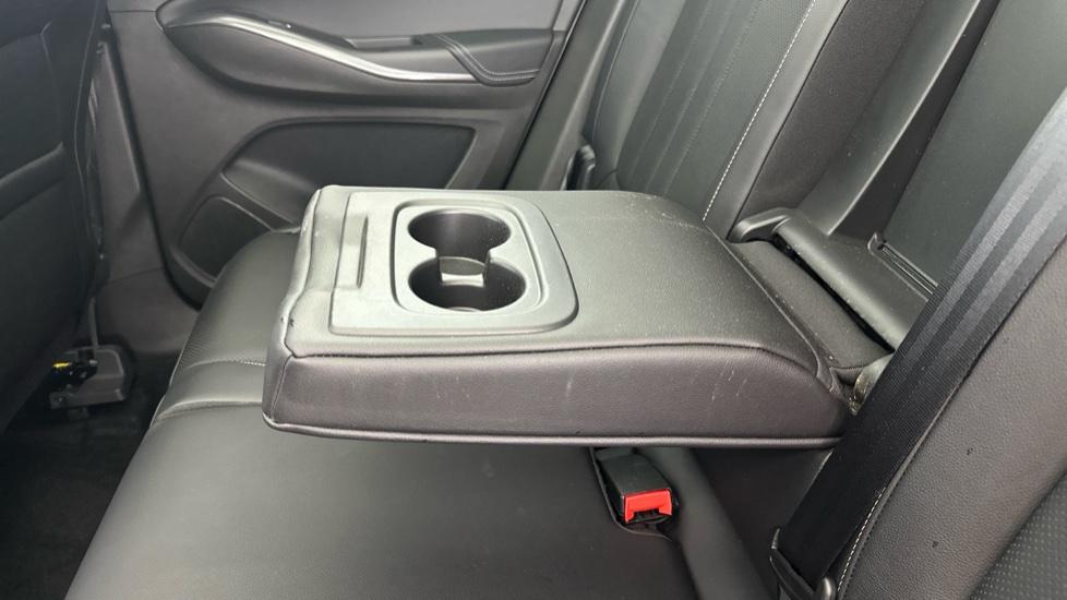 Rear Armrest/ Cup Holder