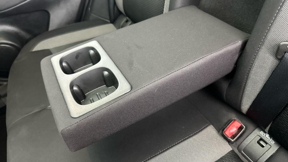 Rear Armrest/ Cup Holder