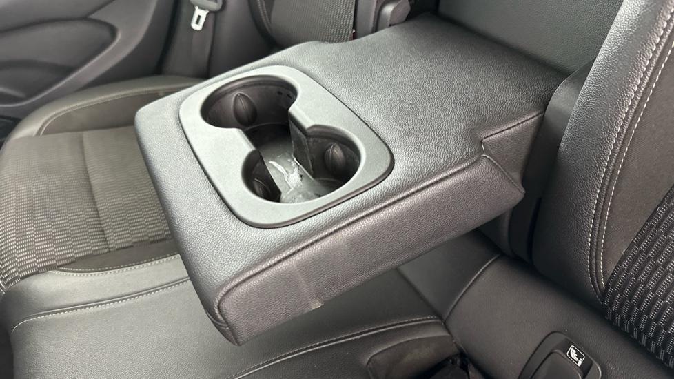 Rear Armrest/ Cup Holder