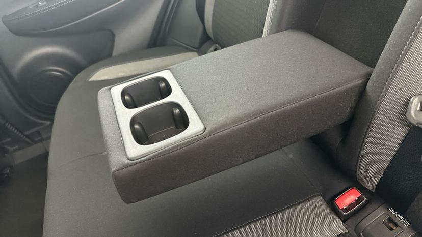 Rear Armrest/ Cup Holder