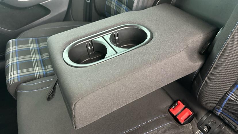 Rear Armrest/ Cup Holder