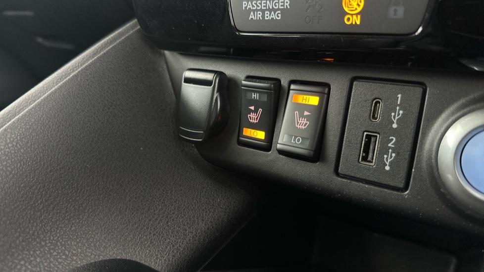 Heated / Cooling Seats 