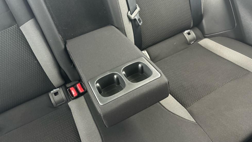 Rear Armrest/ Cup Holder