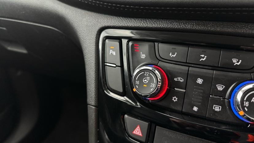 Heated Seats / Steering Wheel