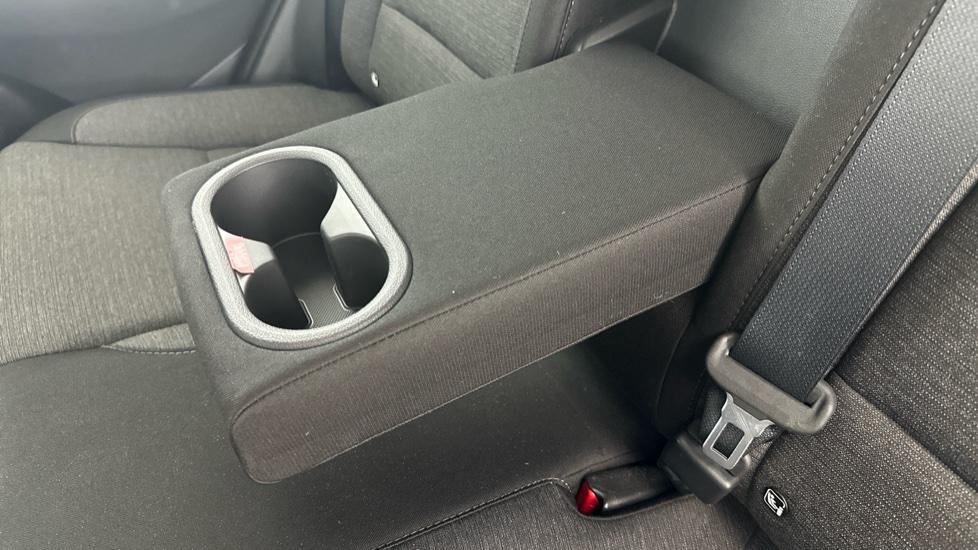 Rear Armrest/ Cup Holder