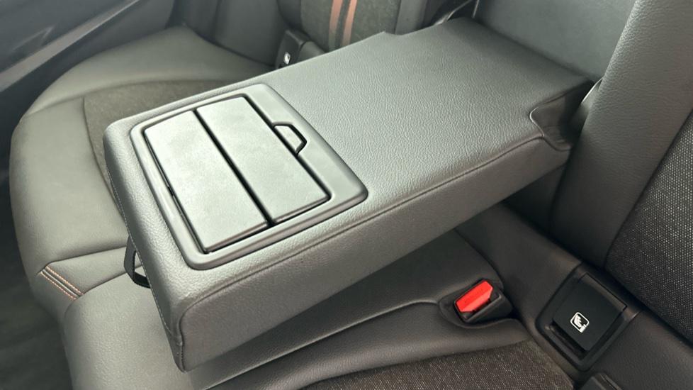 Rear Armrest/ Cup Holder