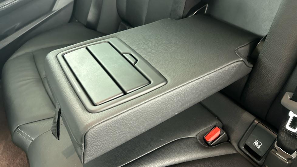 Rear Armrest/ Cup Holder