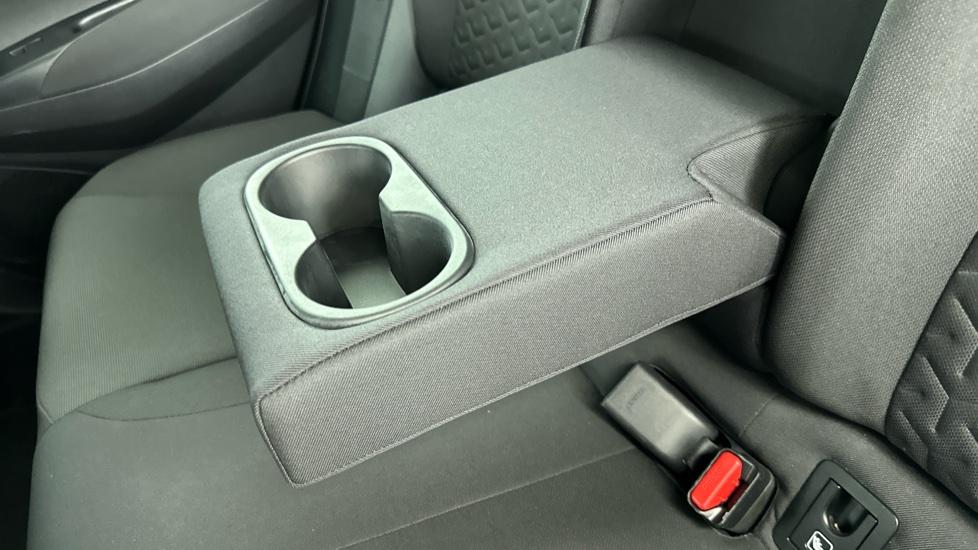 Rear Armrest/ Cup Holder