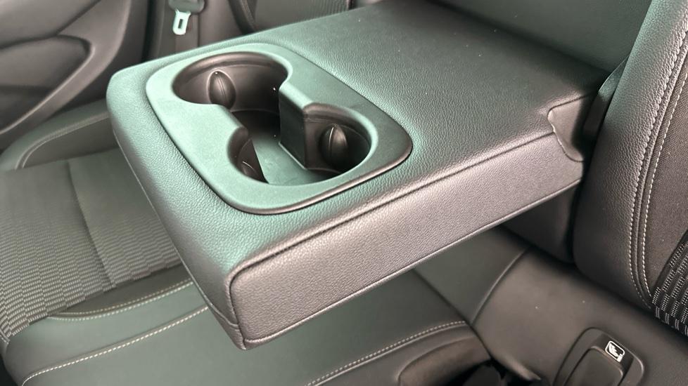 Rear Armrest/ Cup Holder