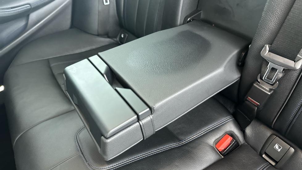 Rear Armrest/ Cup Holder