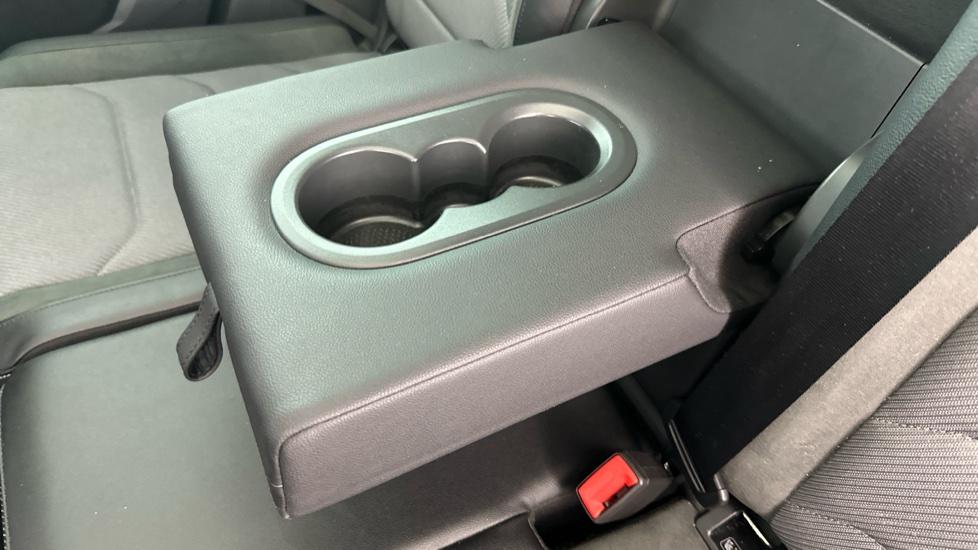 Rear Armrest/ Cup Holder