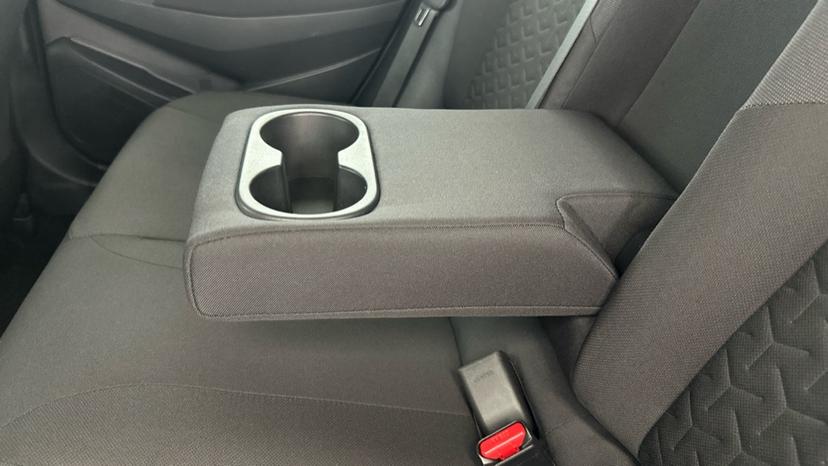 Rear Armrest/ Cup Holder