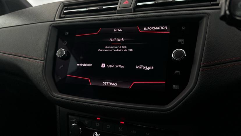 Apple CarPlay / Android Auto