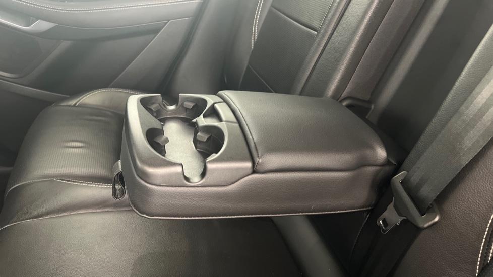 Rear Armrest/ Cup Holder