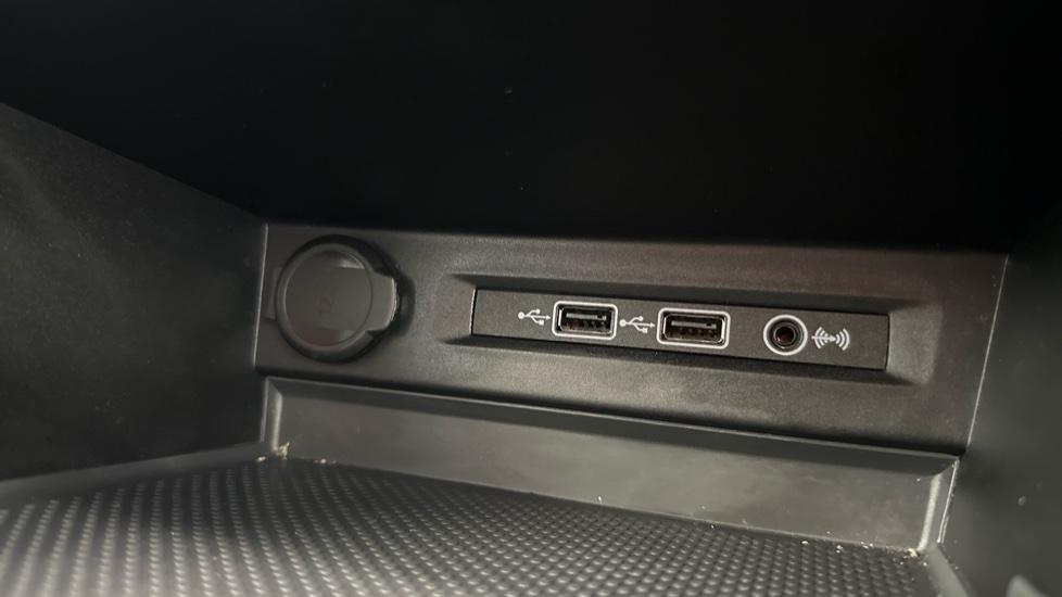 USB/Aux Connectivity 