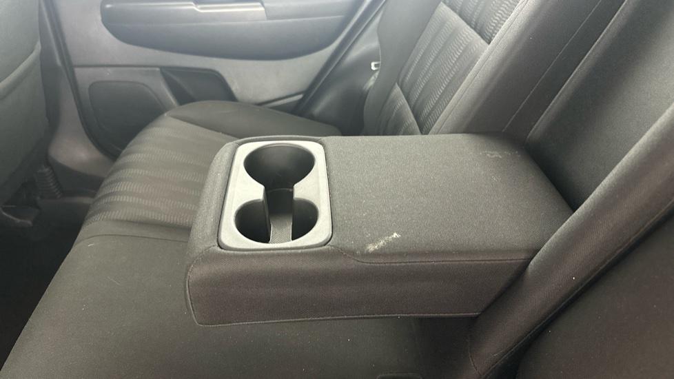 Rear Armrest/ Cup Holder