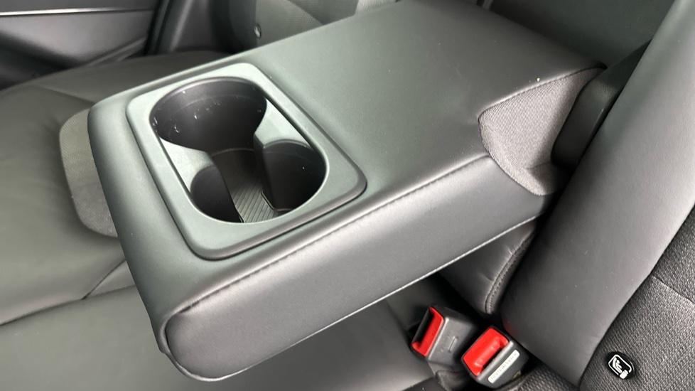 Rear Armrest/ Cup Holder