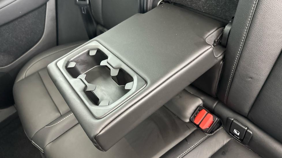 Rear Armrest/ Cup Holder