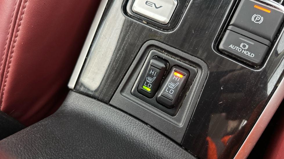 Heated / Cooling Seats 