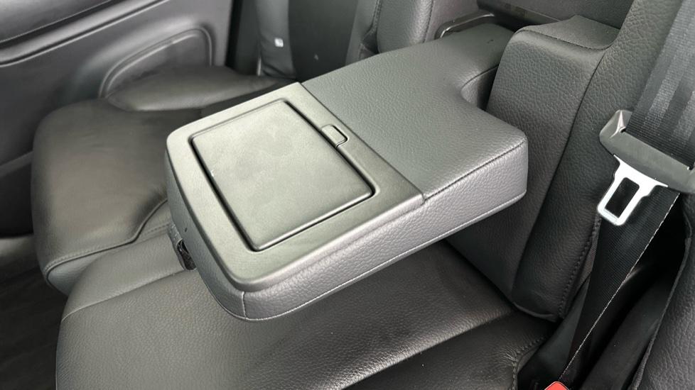 Rear Armrest / Cup Holder