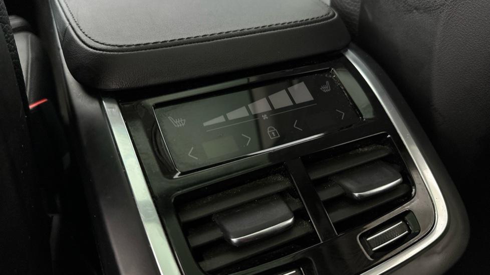 Rear Climate Control / Heated Seats 