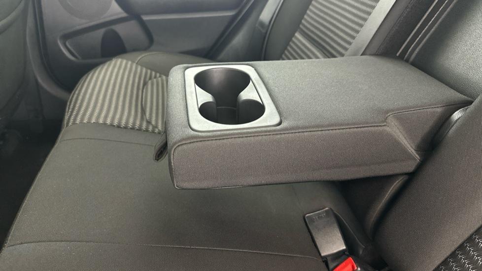 Rear Armrest/ Cup Holder