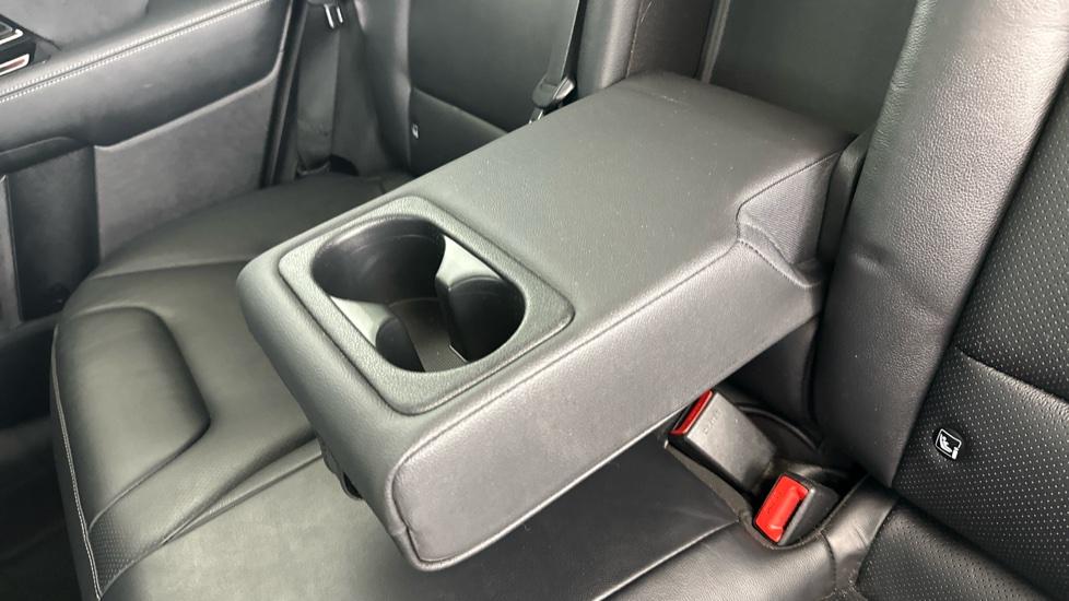 Rear Armrest/ Cup Holder