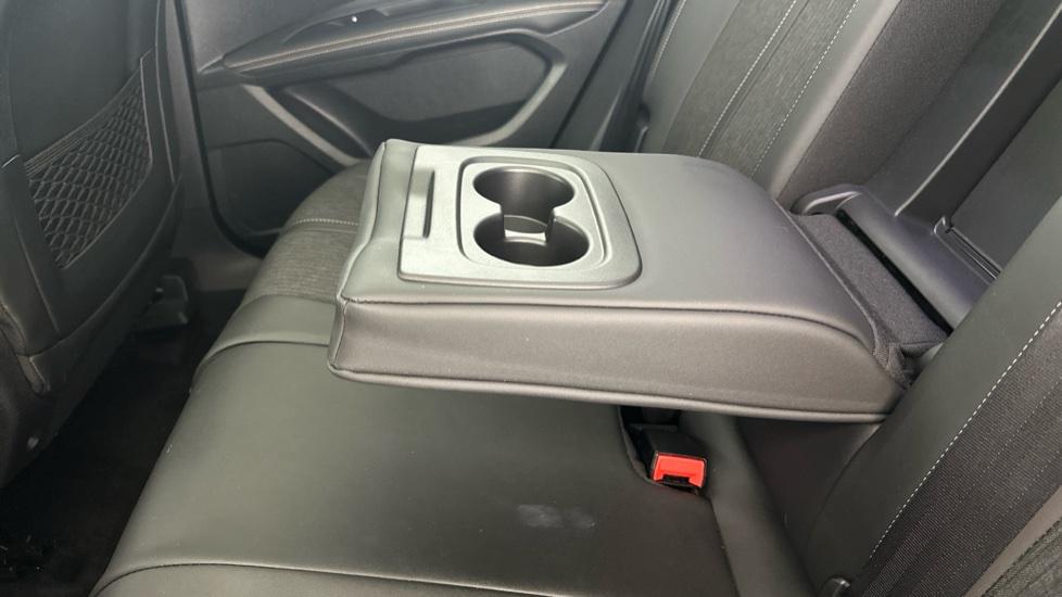 Rear Armrest/ Cup Holder