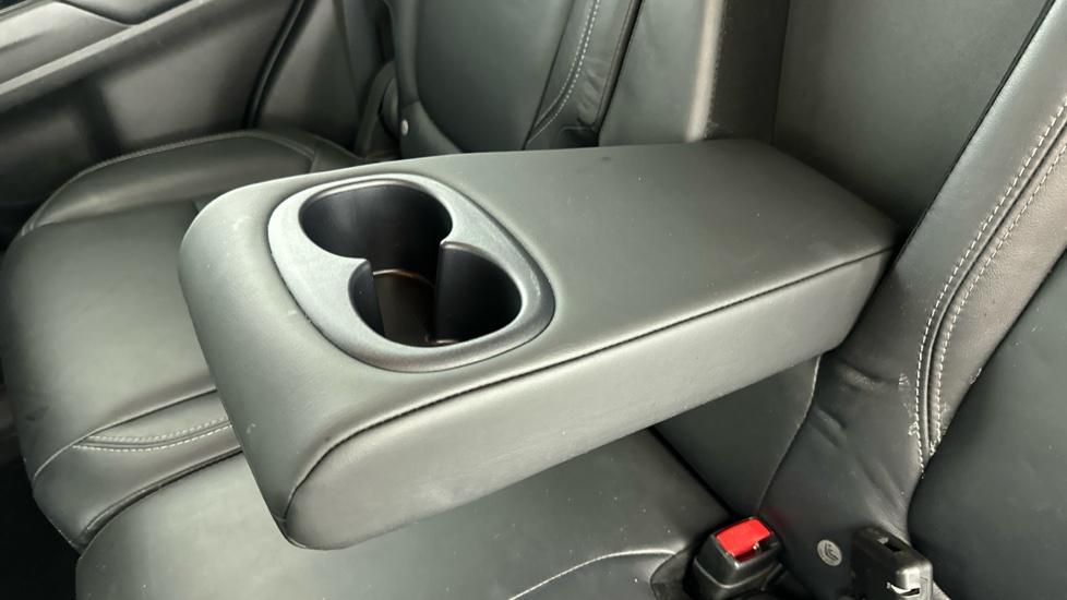 Rear Armrest/ Cup Holder