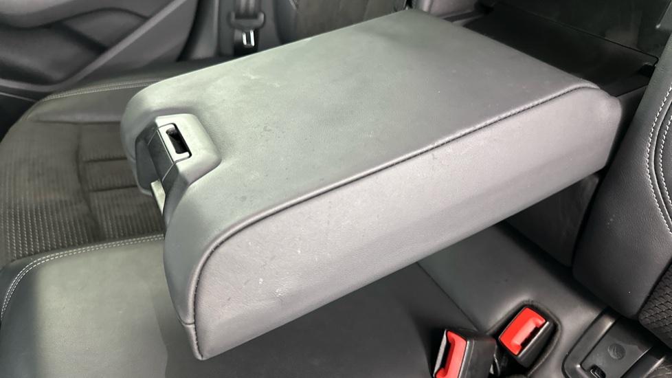 Rear Armrest/ Cup Holder