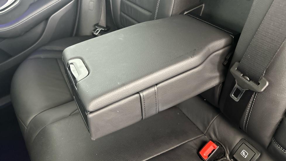 Rear Armrest/ Cup Holder