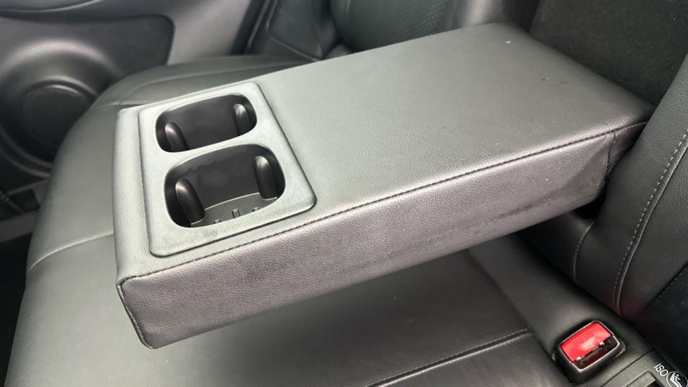 Rear Armrest / Cup Holder