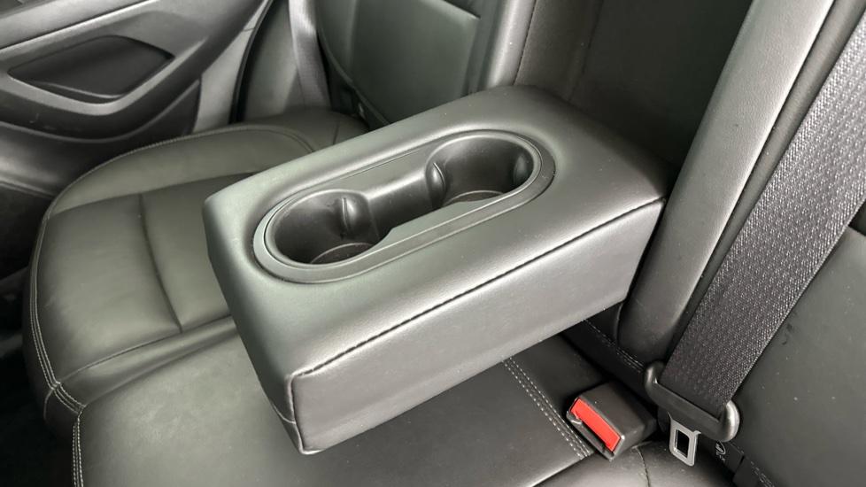 Rear Armrest/ Cup Holder