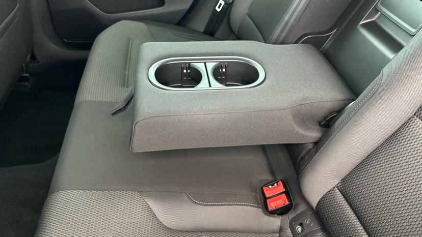 Rear Armrest/ Cup Holder