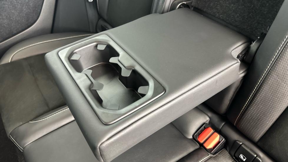 Rear Armrest/ Cup Holder