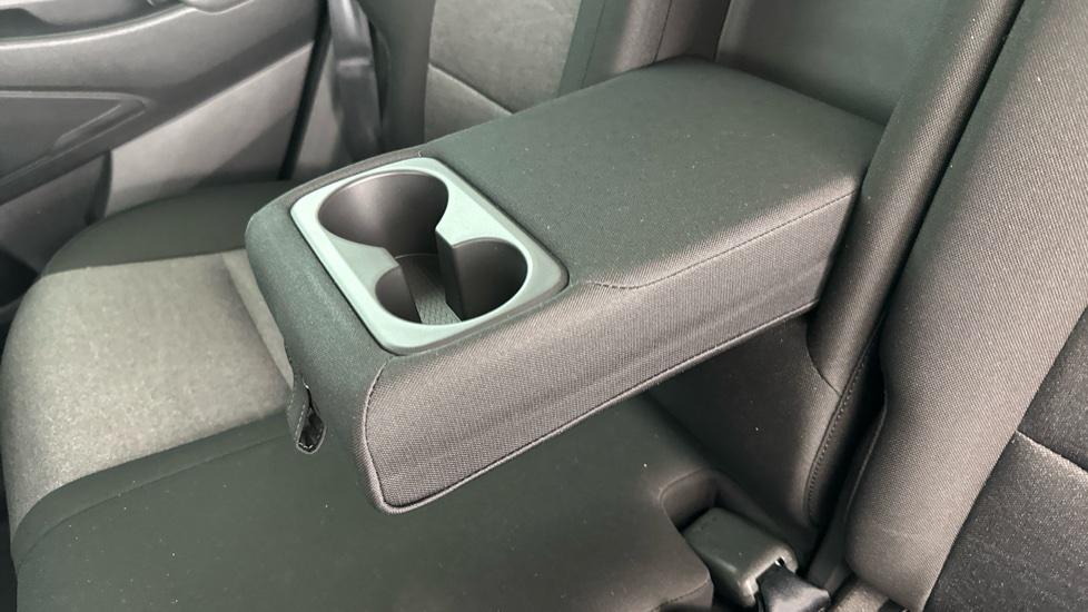 Rear Armrest/ Cup Holder