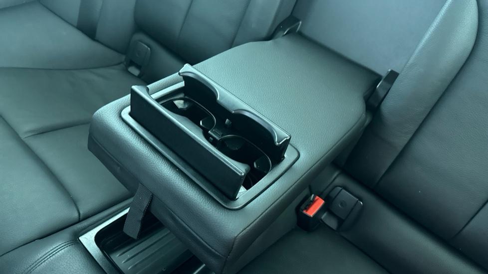 Rear Armrest/ Cup Holder