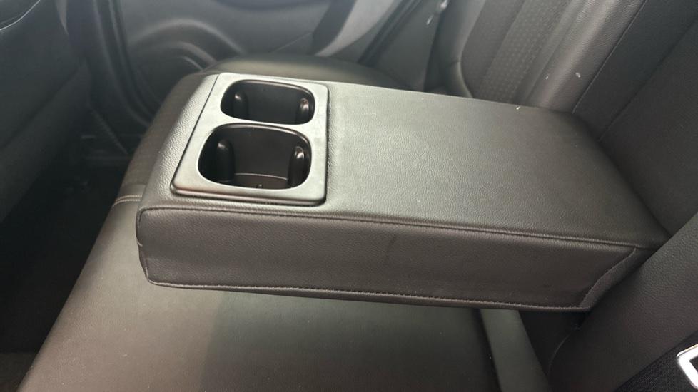 Rear Armrest/ Cup Holder