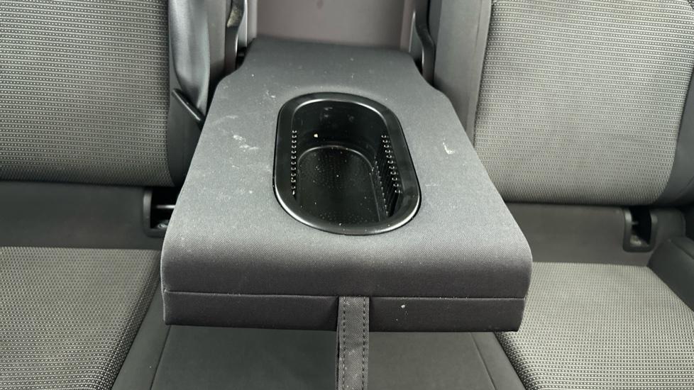 Rear Armrest/ Cup Holder