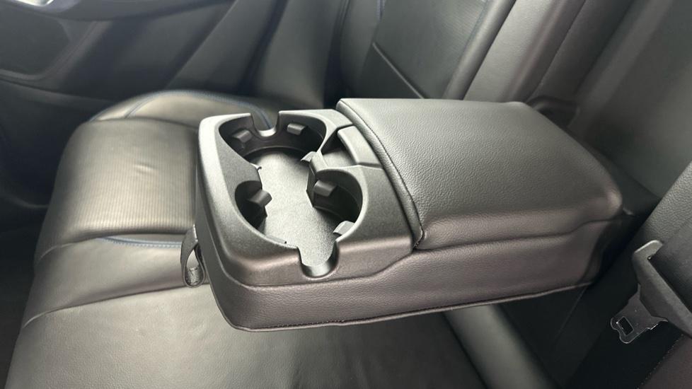 Rear Armrest/ Cup Holder