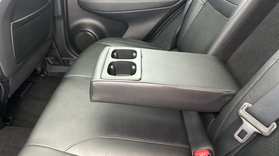 Rear Armrest/ Cup Holder