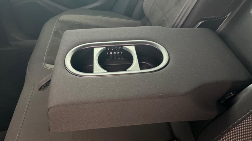 Rear Armrest/ Cup Holder