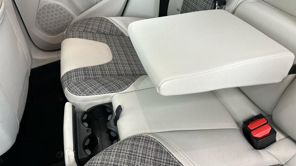 Rear Armrest/ Cup Holder