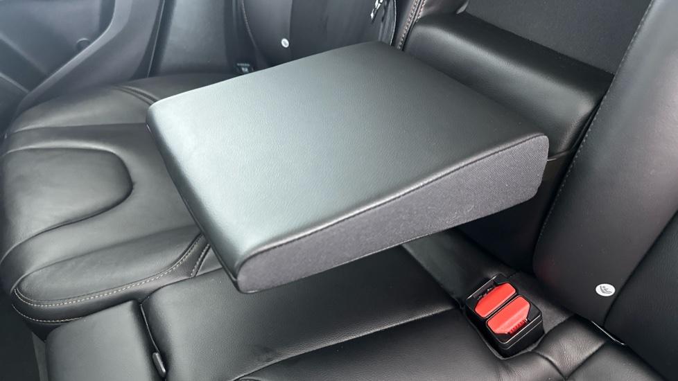 Rear Armrest/ Cup Holder