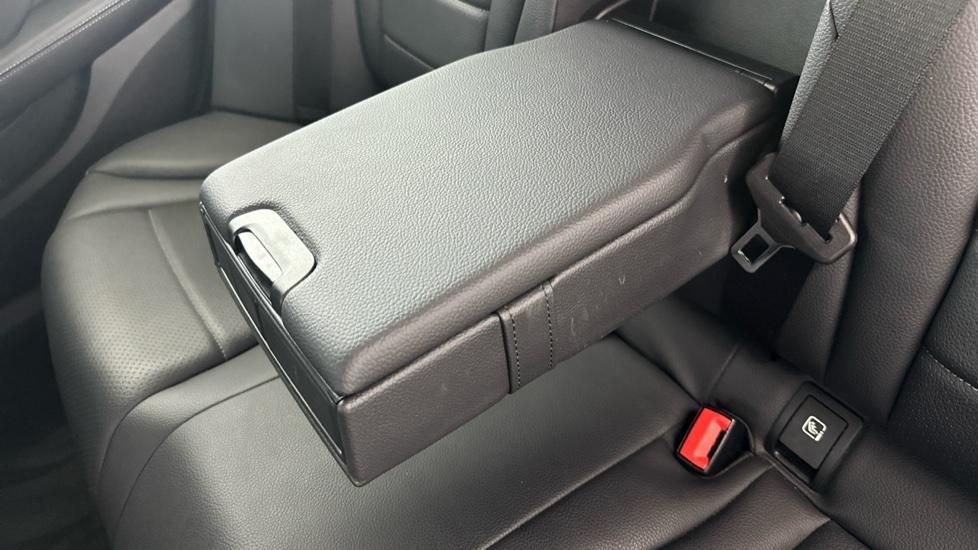 Rear Armrest/ Cup Holder