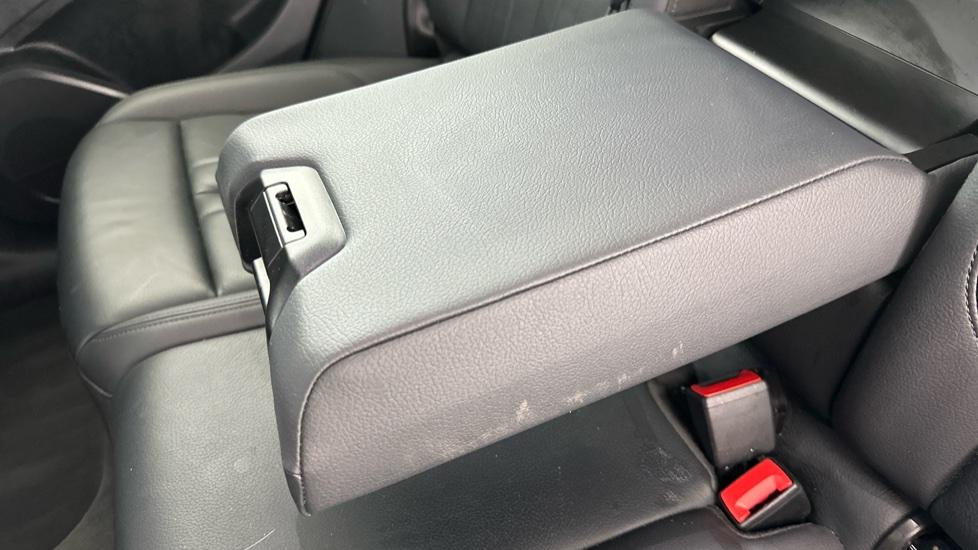 Rear Armrest/ Cup Holder