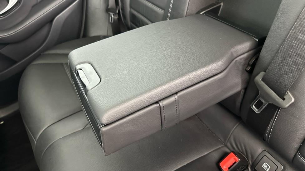 Rear Armrest/ Cup Holder