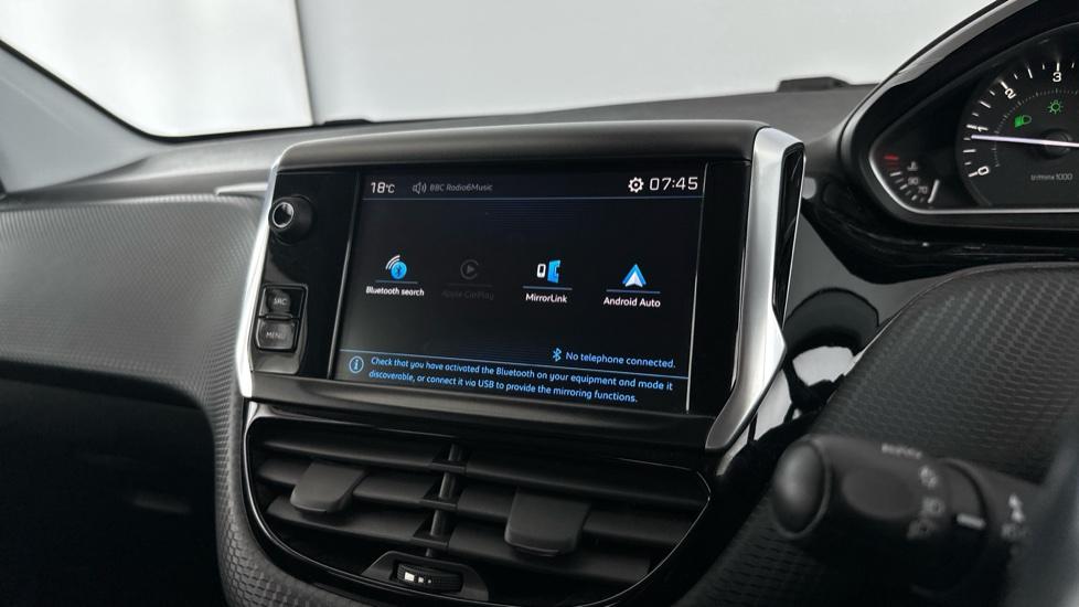 Bluetooth / Apple Carplay / Android Auto