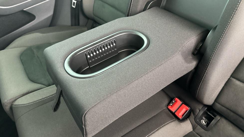 Rear Armrest/ Cup Holder