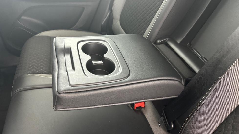 Rear Armrest/ Cup Holder